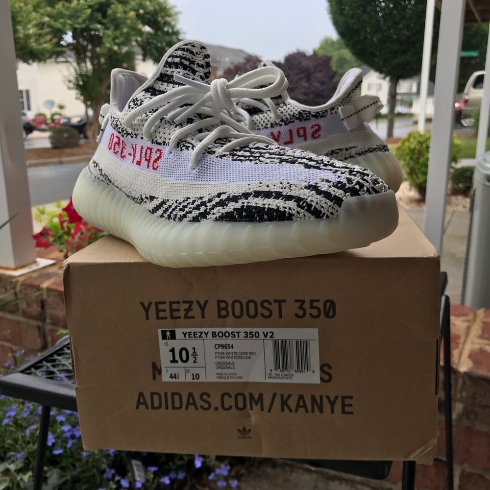 Yeezy Boost 350 V2 zebras 10.5